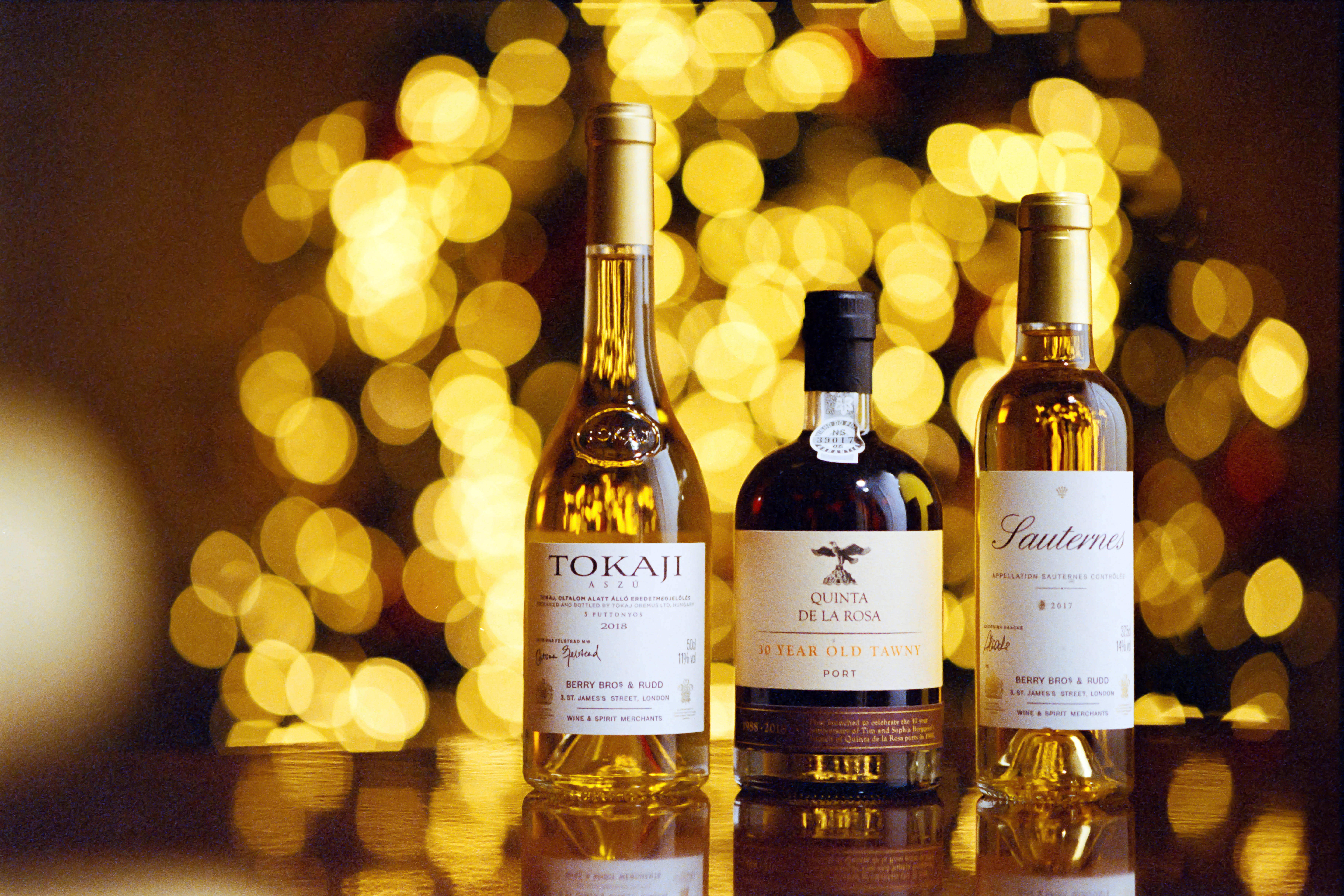 Port-and-dessert-Portra-400-Christmas-photoshoot-2024-35mm-Tokaji-Aszu-5-Puttonyos-2018_Quinta-De-la-rosa-30-years-old-tawny-Port_Sauternes-Appelation-Sauternes-Controlee-2017-2